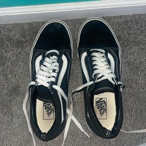 VANS Old Skool Shoe (Size: 8 US men, 9.5 US women)